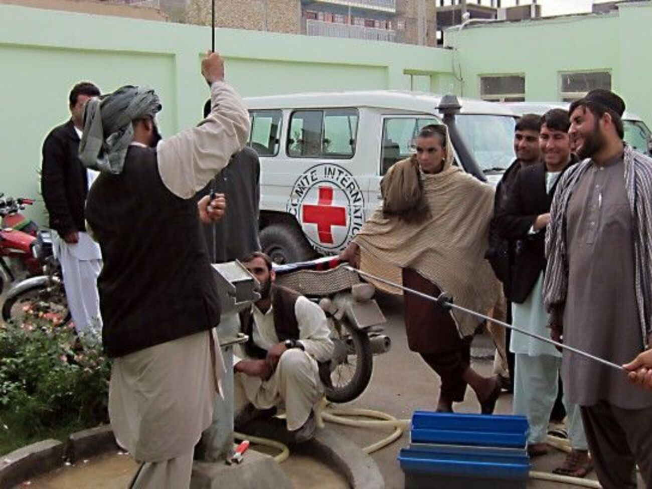Красный Крест работает в Афганистане в течение почти тридцати лет