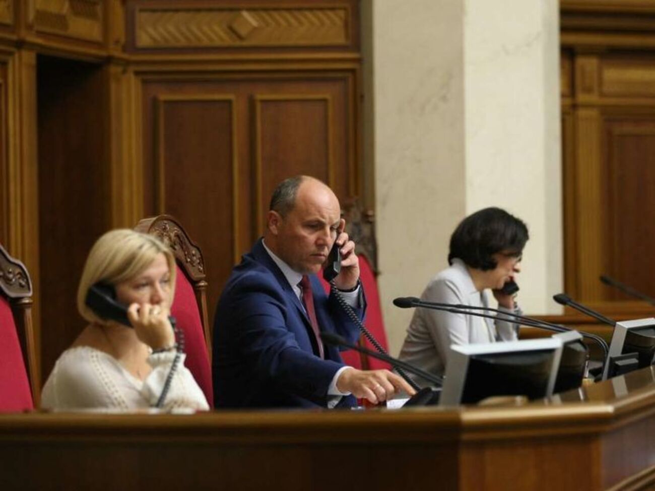 Парубий закрыл утреннее заседание парламента