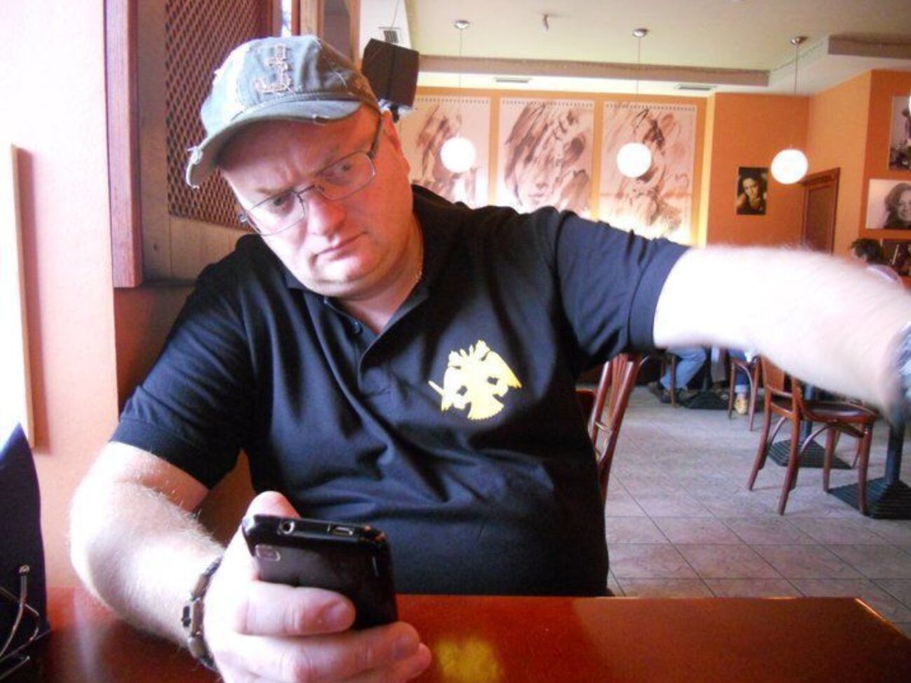 Милонов назвал Кафельникову злобной девочкой, тупой владелицей неплохого тела, не зарекомендовавшей себя мозгами