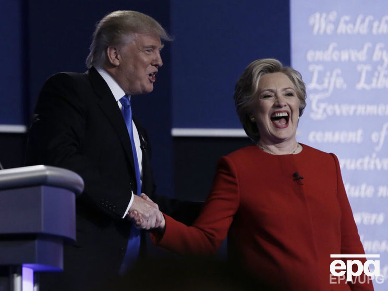 Клинтон набрала больше голосов, но проиграла выборы Трампу