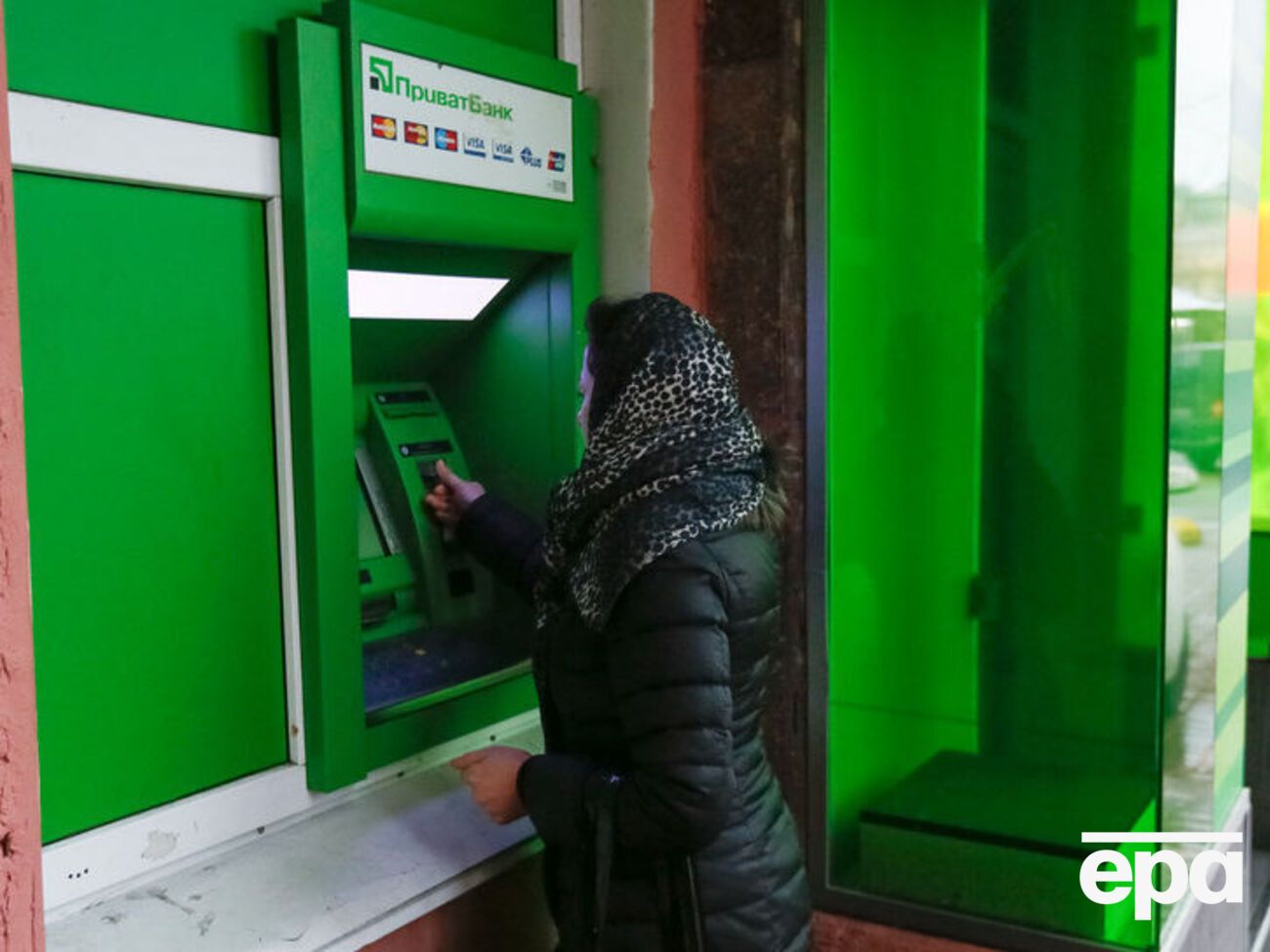 В "ПриватБанке" отметили, что ситуация со снятием налички в банкоматах начинает стабилизироваться
