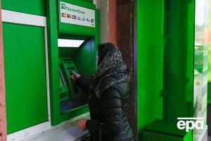 В "ПриватБанке" отметили, что ситуация со снятием налички в банкоматах начинает стабилизироваться