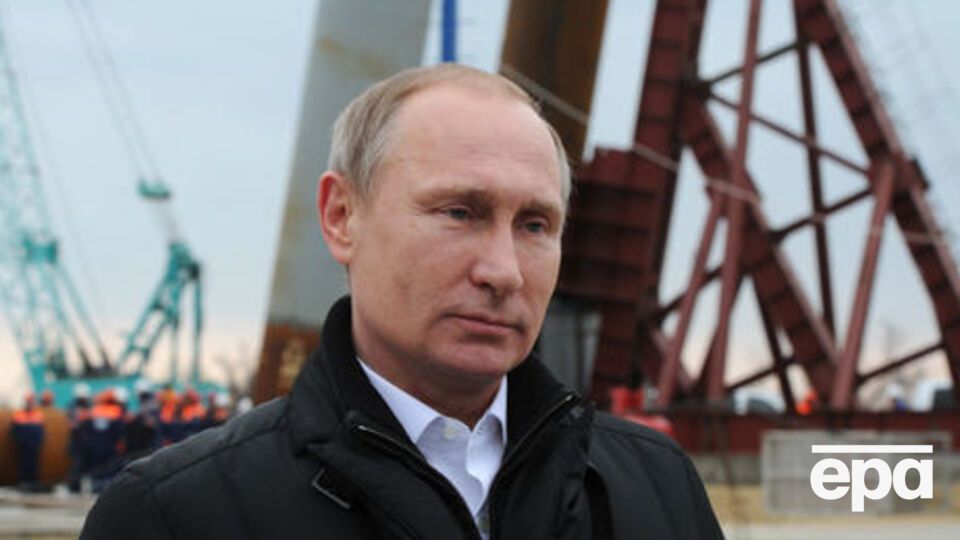 Путин поручил маркировать спиртосодержащую продукцию, которая производится или продается в России