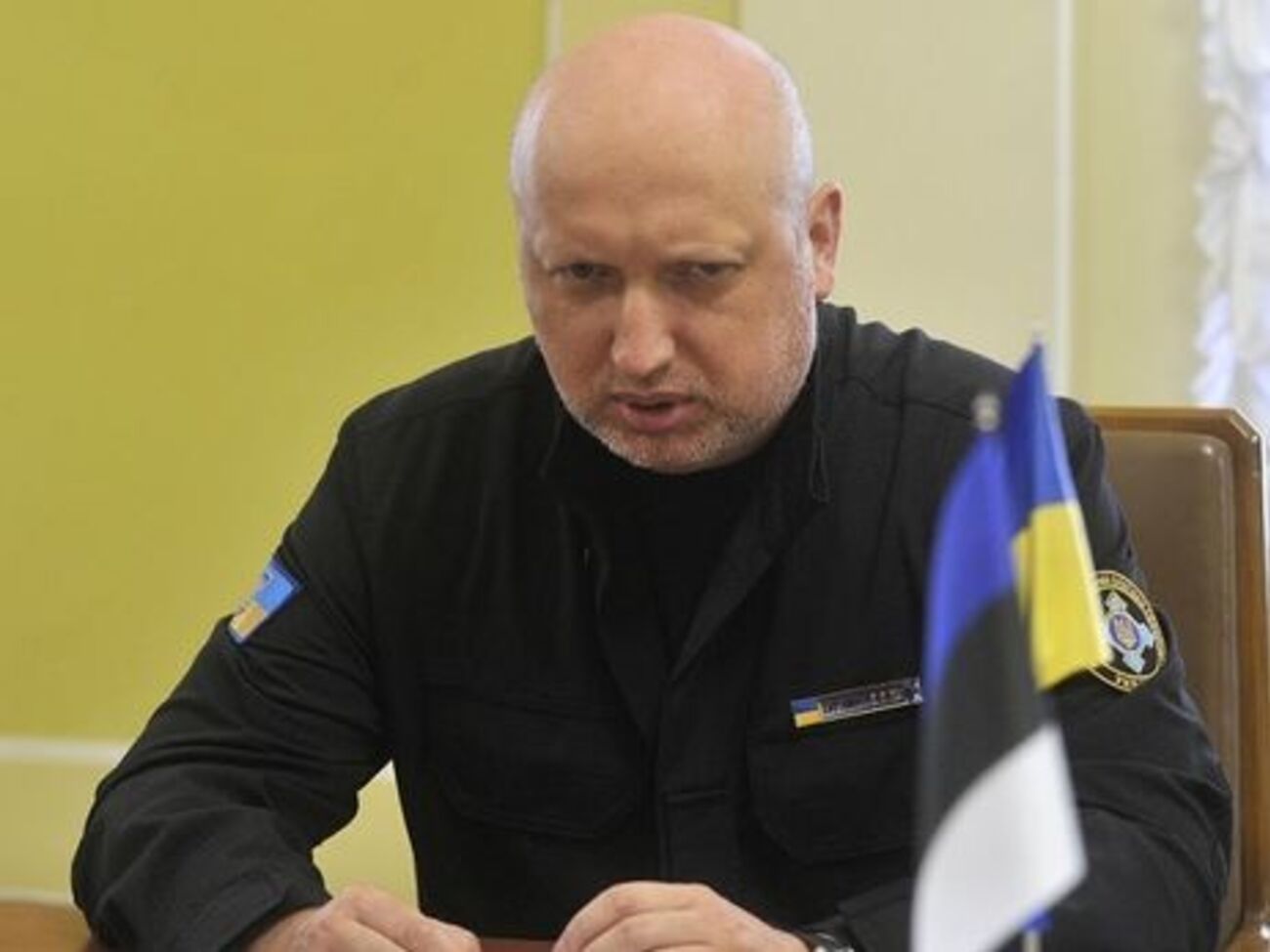 Турчинов: Четвертые сутки подряд из запрещенного оружия обстреливаются украинские позиции&nbsp;