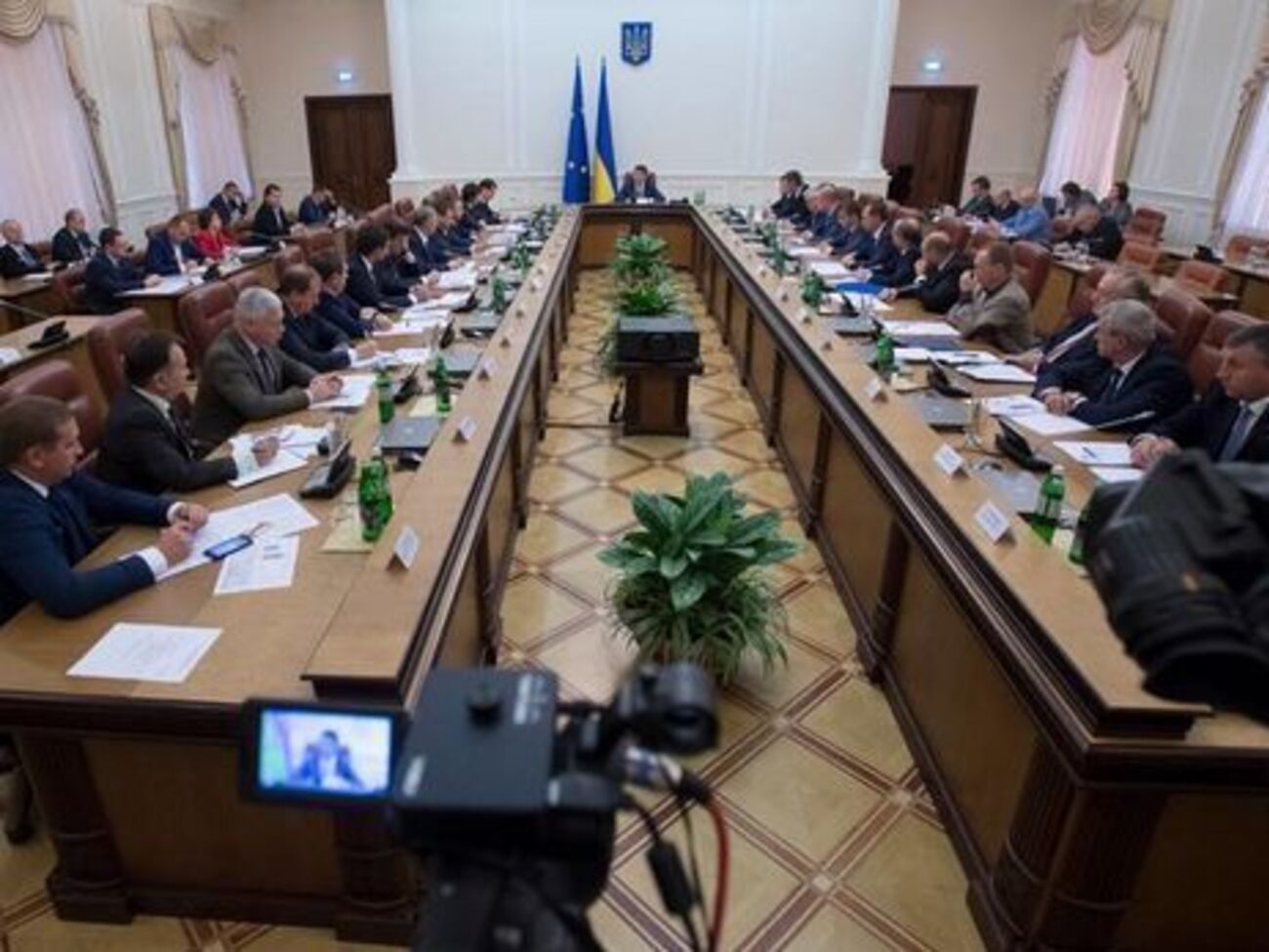 Правительство продлило ввозные пошлины на товары из РФ