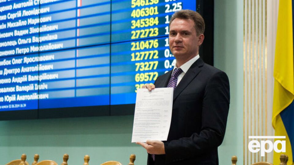 Охендовский остается во главе ЦИК во время расследования