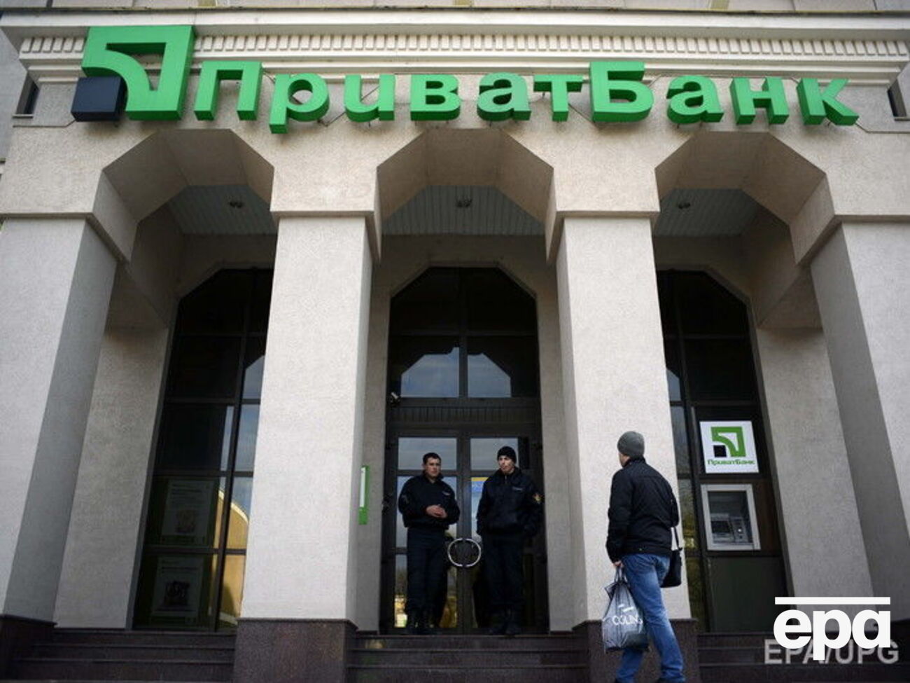 Фонд гарантирования вкладов подписал с Минфином договор о продаже акций "ПриватБанка" 21 декабря