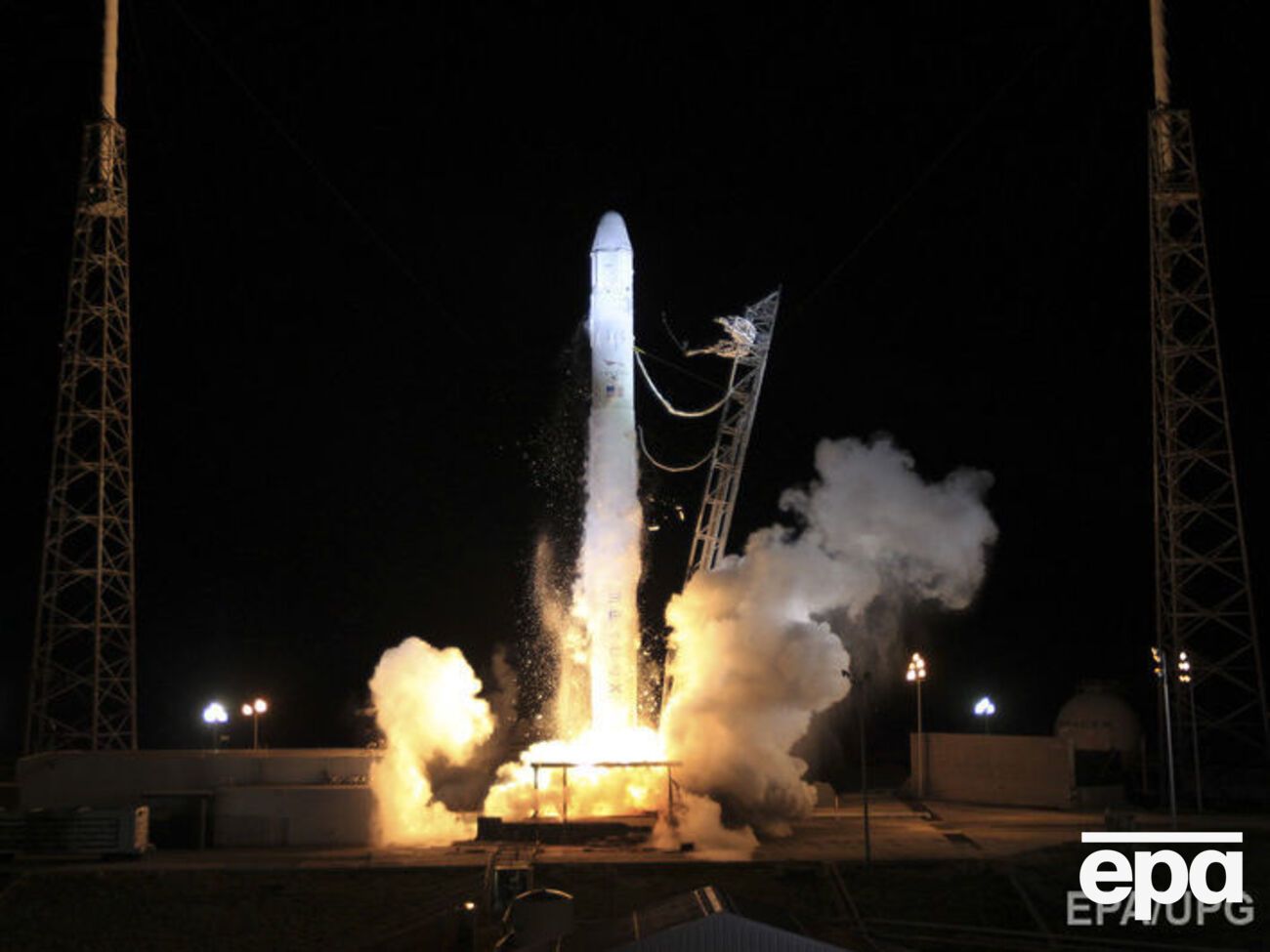 Маск волновался из-за "задерживающейся" посадки первой ступени ракеты