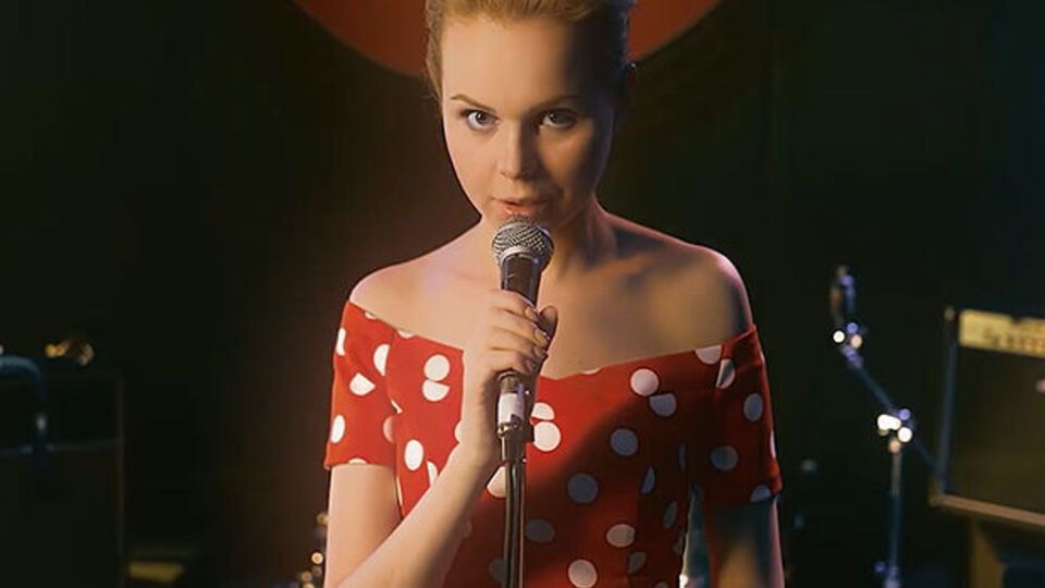 Вокс переводит песни из репертуара группы "Скрябін"