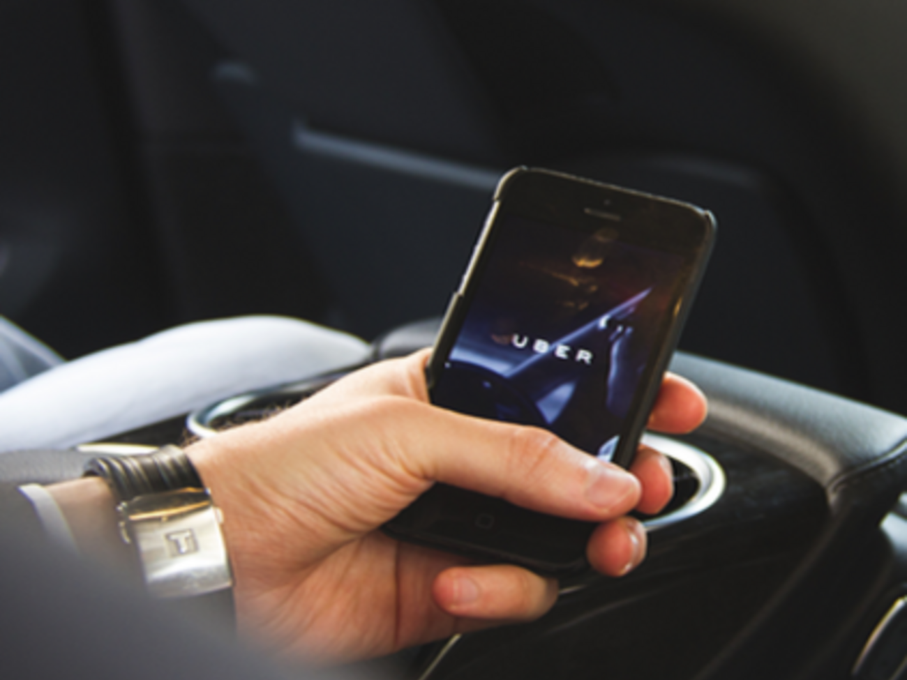 Uber пока приостанавливает испытания беспилотных такси