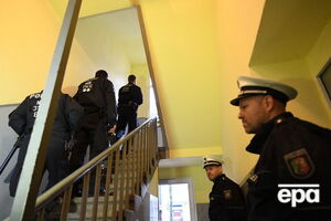 Полицейские обыскивали многоквартирный дом