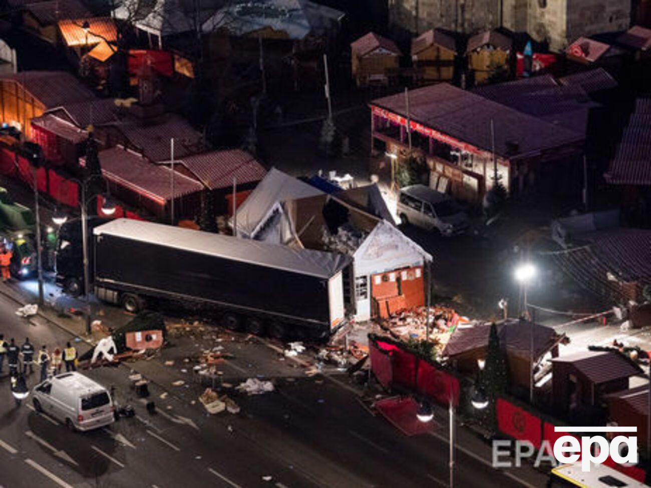 Полиция продолжает разыскивать виновных в теракте на ярмарке в Берлине