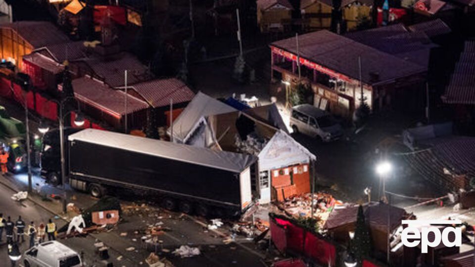 Полиция продолжает разыскивать виновных в теракте на ярмарке в Берлине
