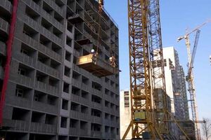 Травмированных спустили с высоты в специальной бадье