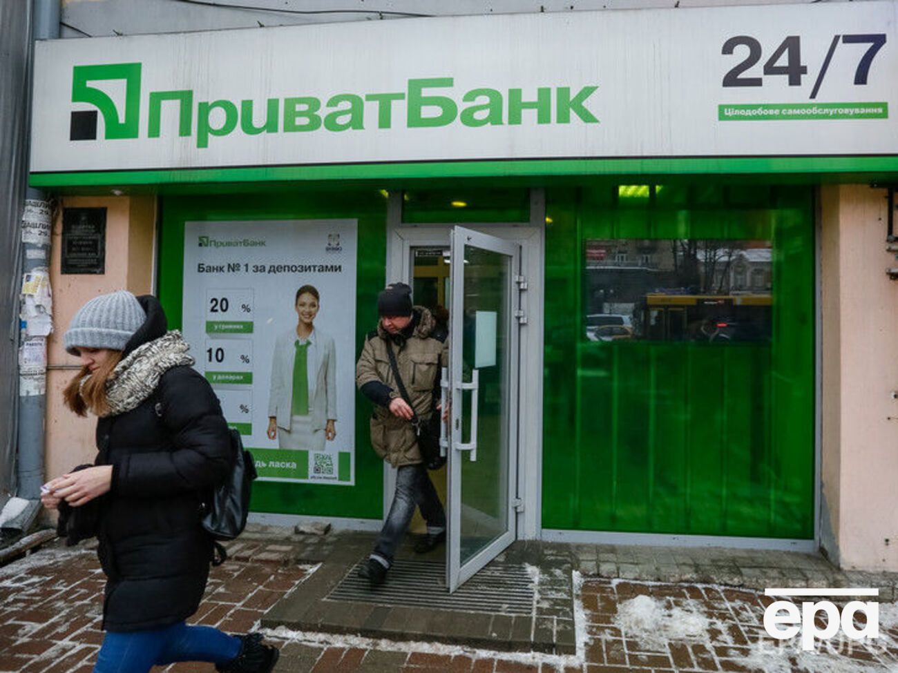 Меркель поддержала проведение национализации "ПриватБанка", сообщила пресс-служба Порошенко