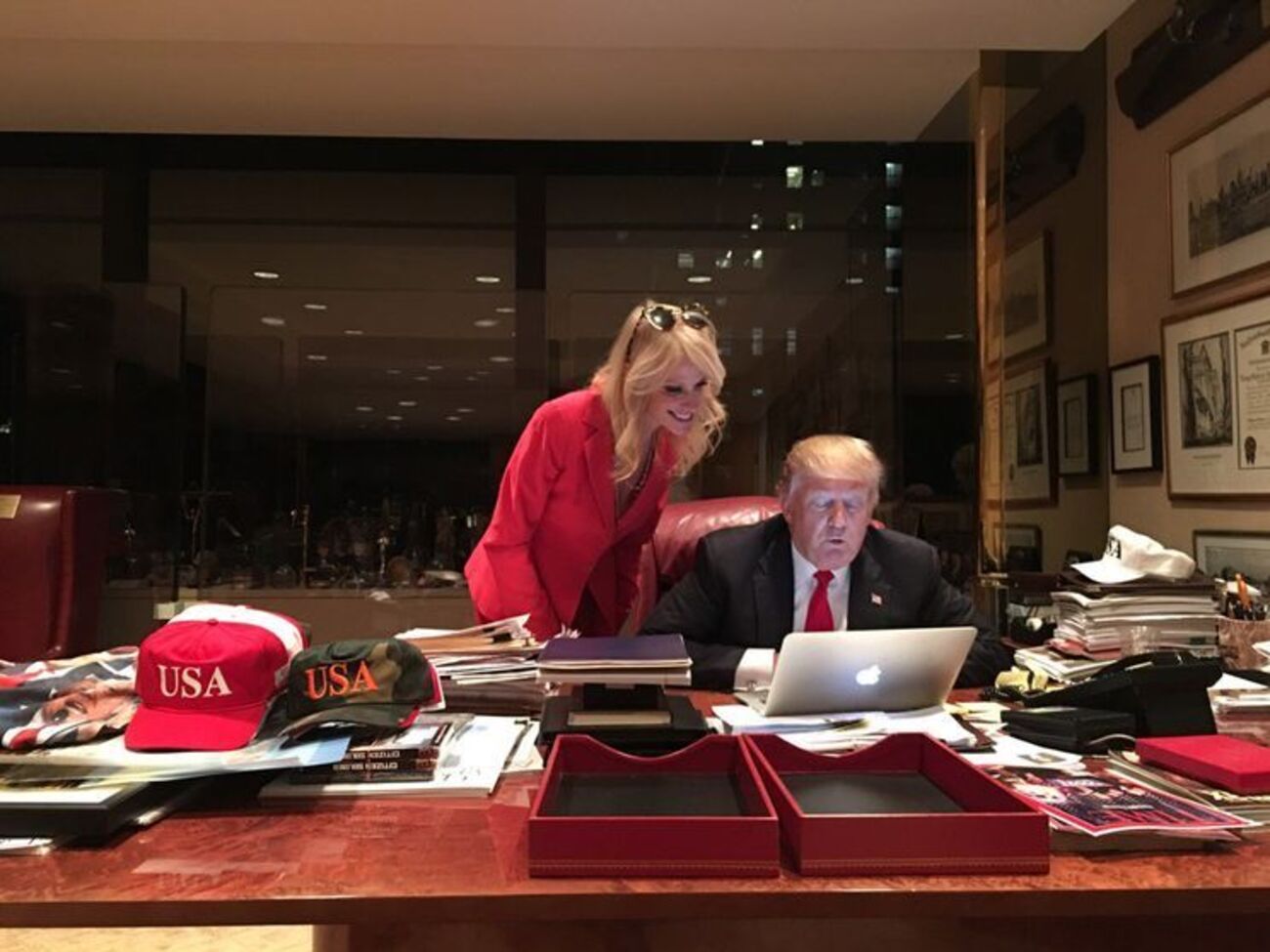 Конуэй&nbsp;сотрудничает с Трампом с тех, пор как он стал кандидатом в президенты&nbsp;