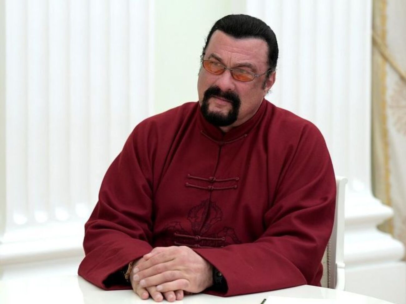 Сигал имеет российское гражданство