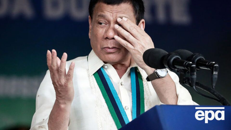 Ранее два филиппинских сенатора заявили, что признание в убийствах является основанием для импичмента Дутерте