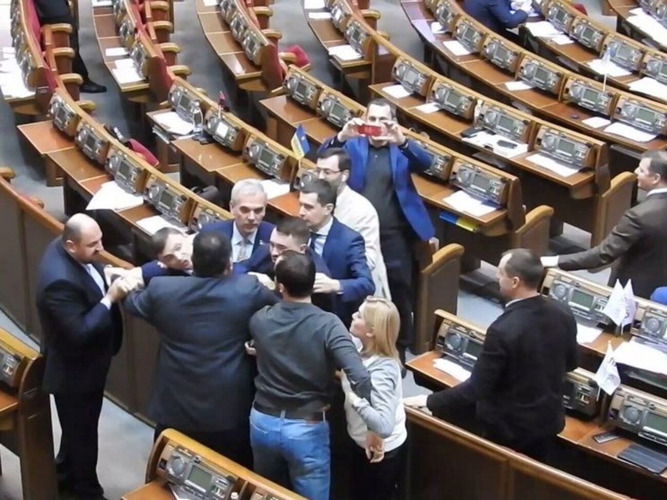 Депутаты подрались в сессионном зале