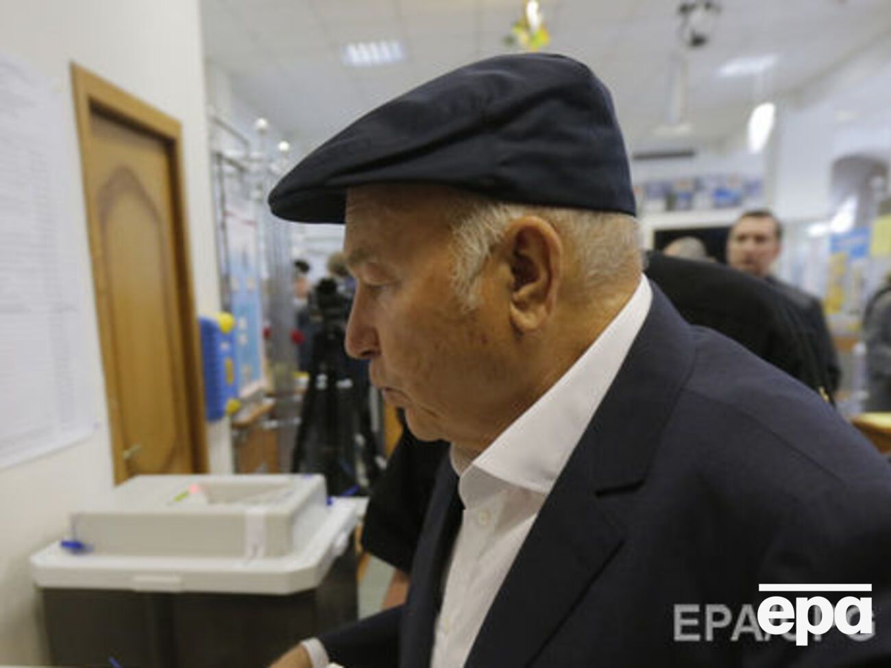 Лужков прокомментировал слухи о своей клинической смерти