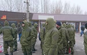 Сносить МАФы приехали люди в зеленой форме