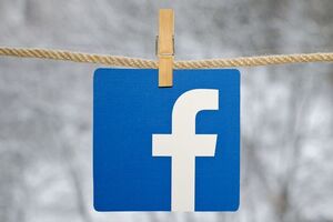 Один из первых постов на странице Украины в Facebook рассказывает о Майдане Незалежности