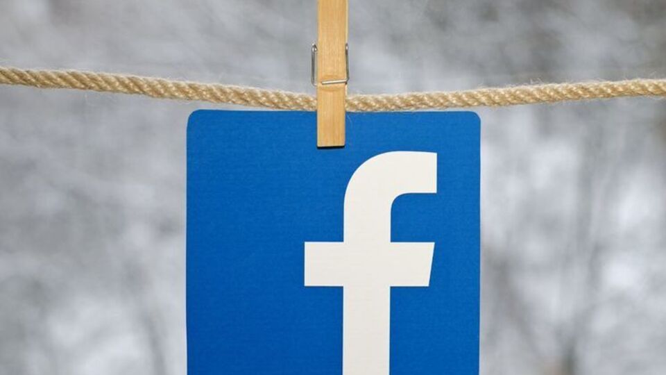 Один из первых постов на странице Украины в Facebook рассказывает о Майдане Незалежности