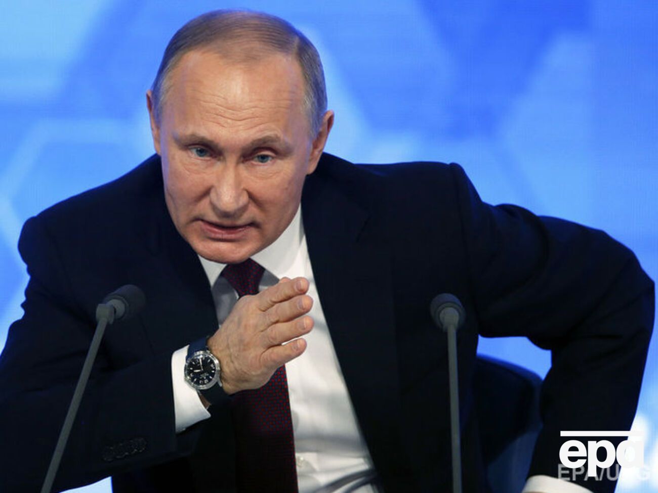 Цимбалюк не впервые спрашивает у Путина (на фото) об Украине