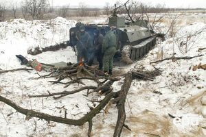 Боевики обстреливают представителей гуманитарной группы, вывозящих погибших с поля боя
