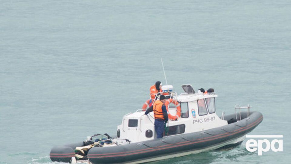 На месте падения Ту-154 в Черном море ведутся поисково-спасательные работы
