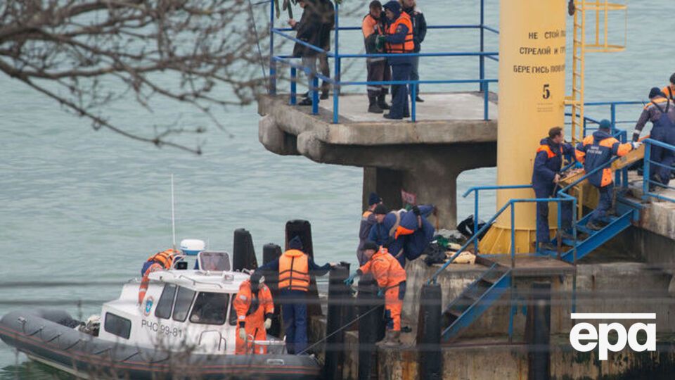 На месте падения Ту-154 в Черном море ведутся поисково-спасательные работы