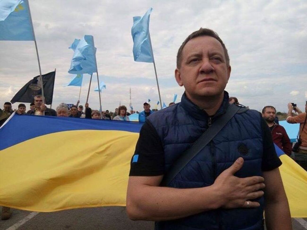 Муждабаев: У жертв, если они не тронулись умом, не может вызвать сочувствия падение военно-транспортного самолета министерства обороны врага