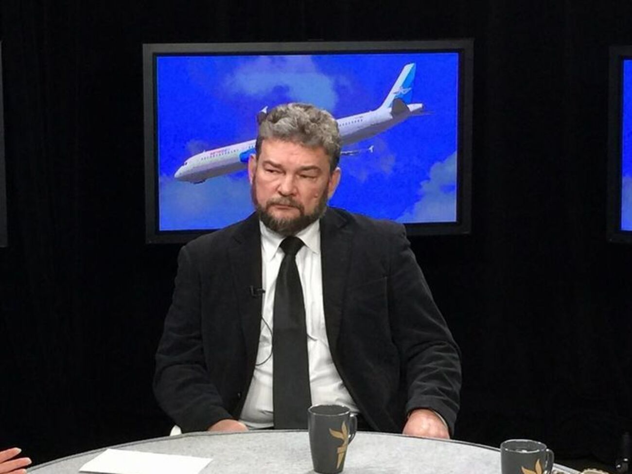 Лукашевич сомневается в обеих официальных версиях катастрофы