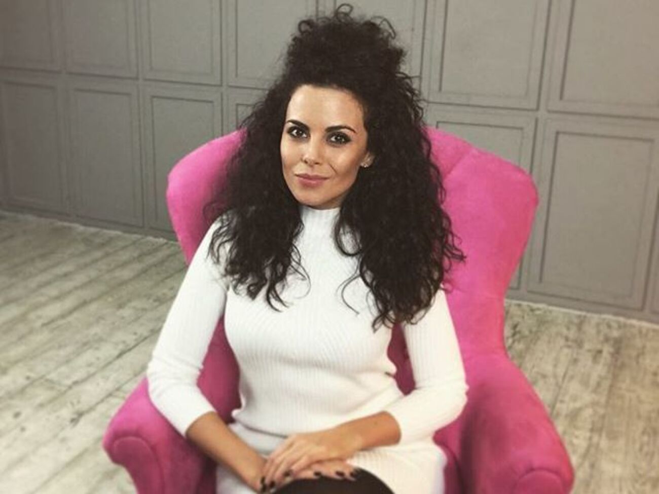 Каменских носит кольцо на безымянном пальце