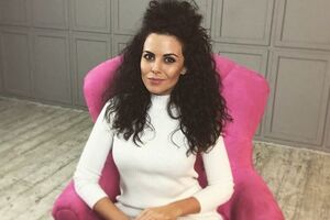 Каменских носит кольцо на безымянном пальце