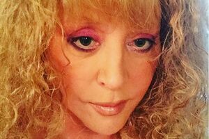 Пугачева в своем новом образе сделала акцент на ноги