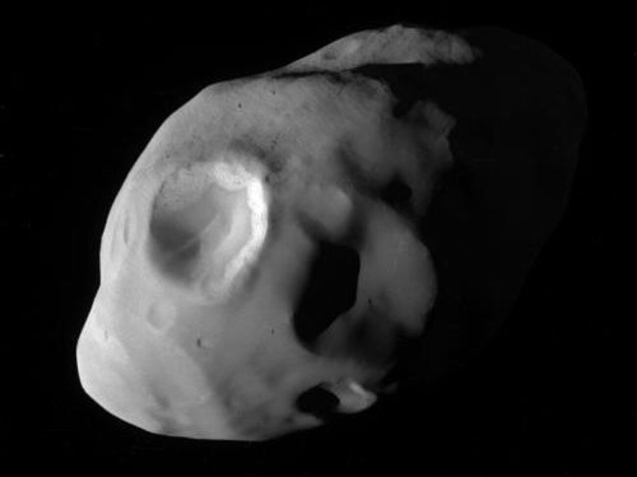 Cassini приблизилась к Пандоре