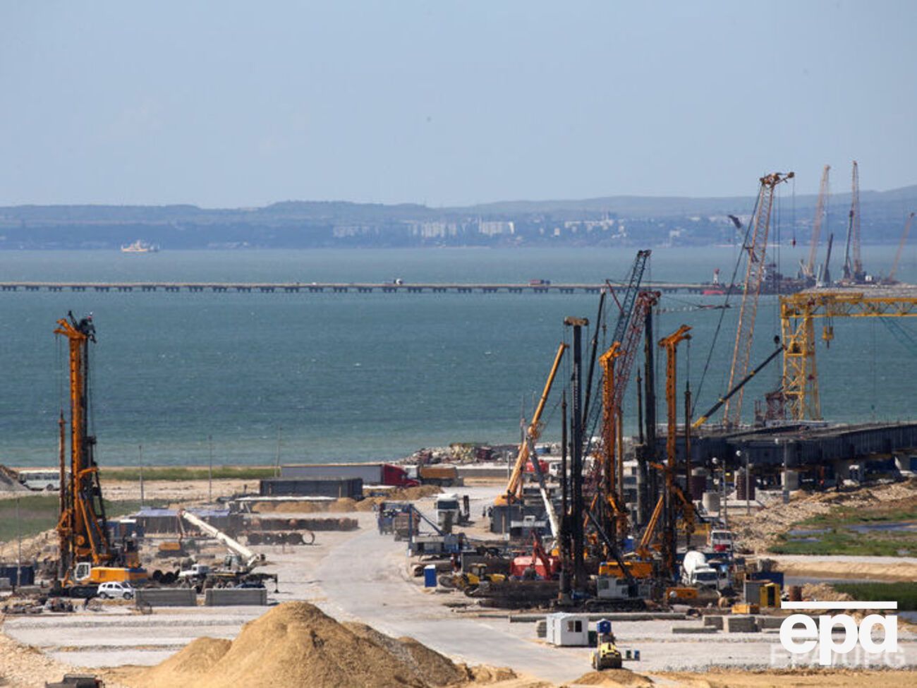 Строительство Керченского моста откладывается, пишет "Ъ"