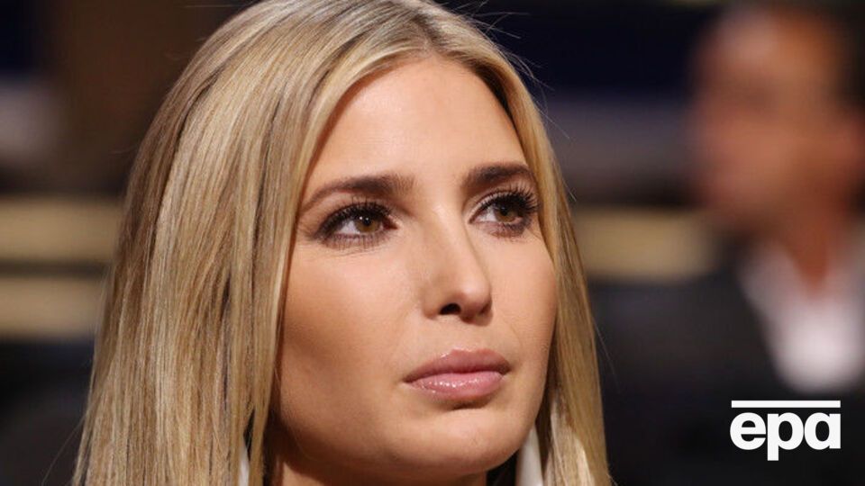 Гольдштейн, пишет TMZ, вероятно, был недоволен задержкой рейса из-за присутствия на борту Иванки Трамп