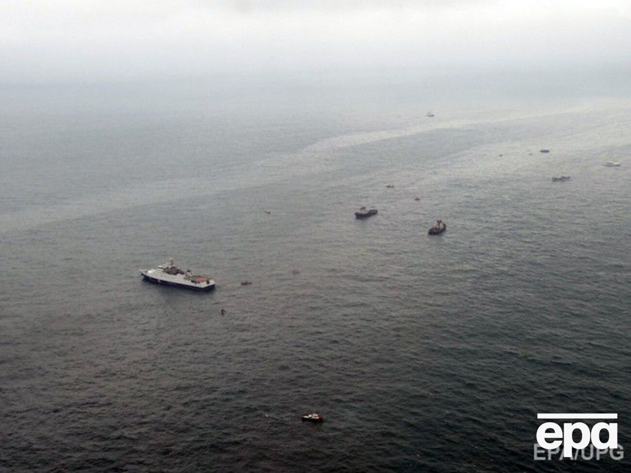 На месте крушения ТУ-154 в Черном море продолжается поисковая операция