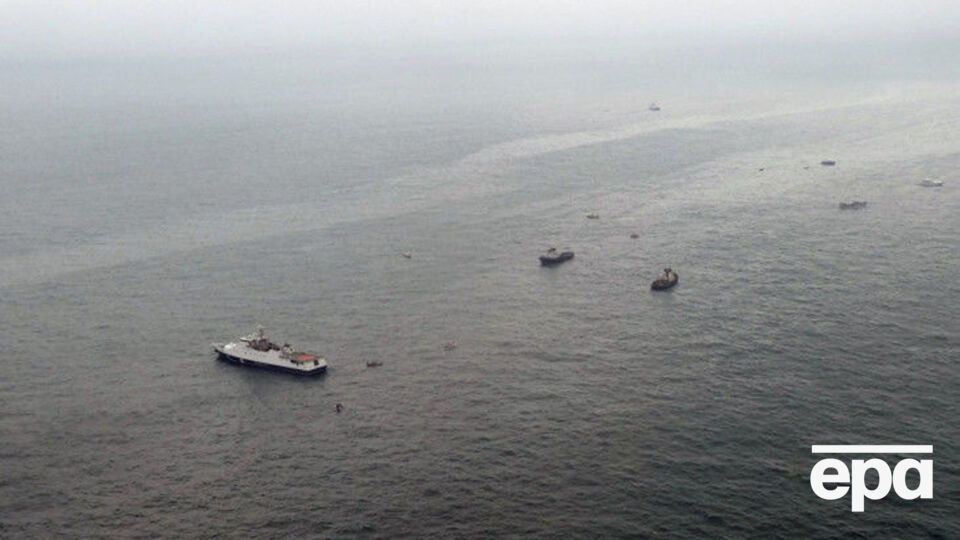 На месте крушения ТУ-154 в Черном море продолжается поисковая операция