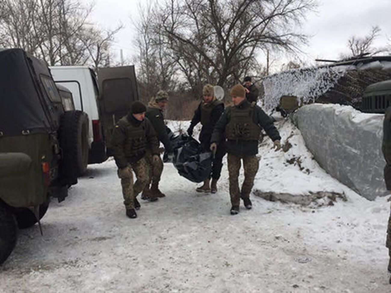 Тела украинских военных, погибших на Светлодарской дуге, были переданы боевиками "ЛНР" 25 декабря
