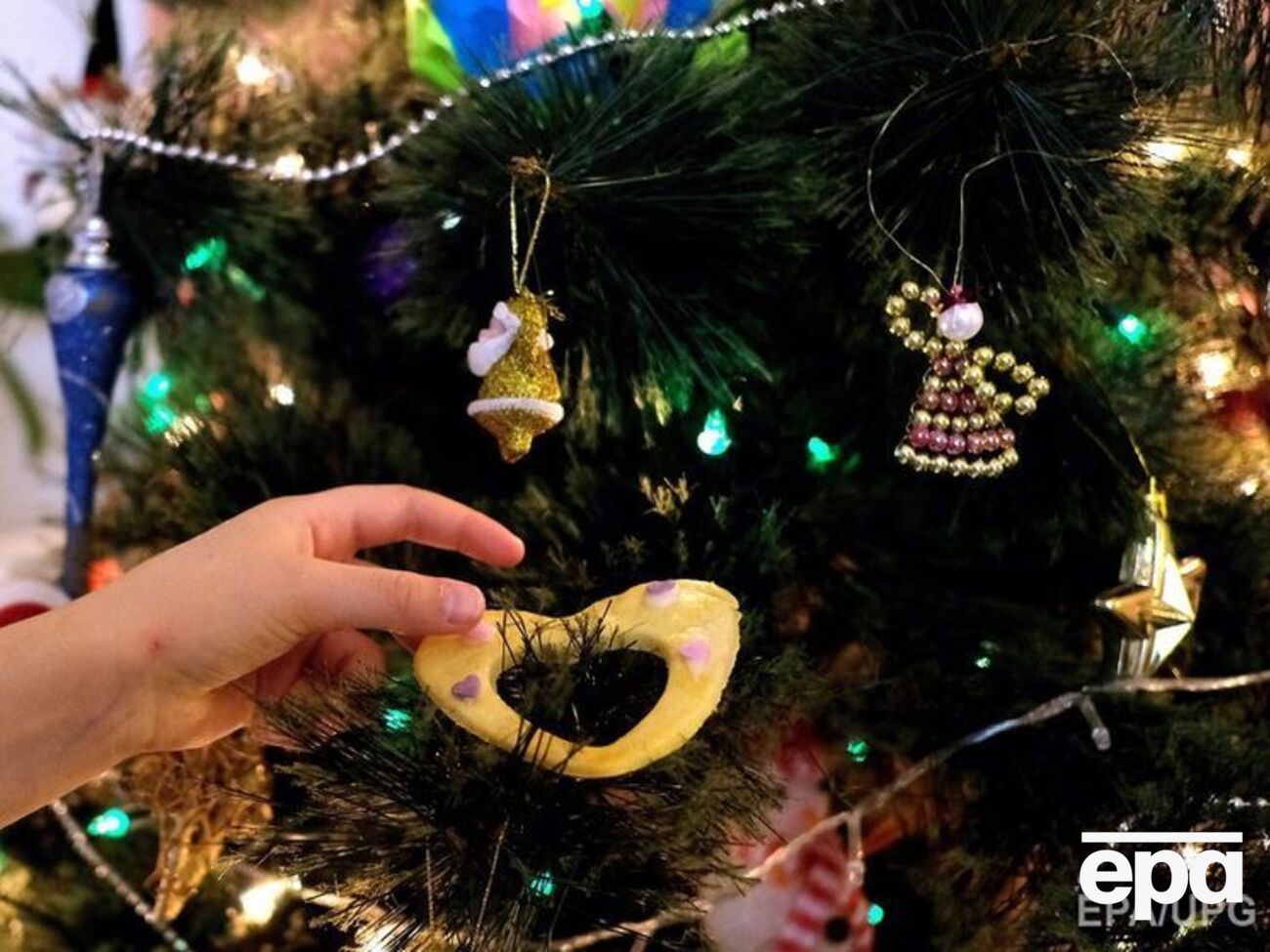 Пожарные заявили, что свечи нельзя зажигать&nbsp;на рождественской елке