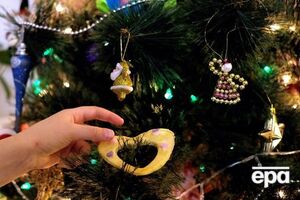 Пожарные заявили, что свечи нельзя зажигать на рождественской елке