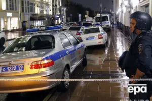 Мужчина ранил троих полицейских