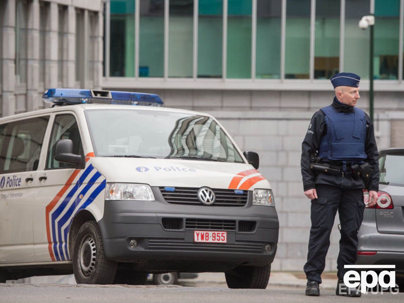 Полиция ежедневно получает сотни сообщений о терактах