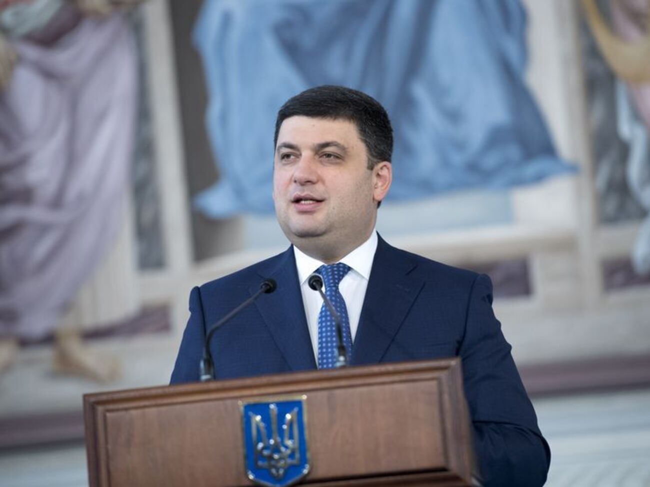 Гройсман заявил, что до конца недели примет решение по работе Одесского припортового завода