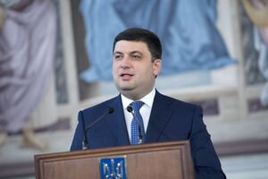 Гройсман заявил, что до конца недели примет решение по работе Одесского припортового завода