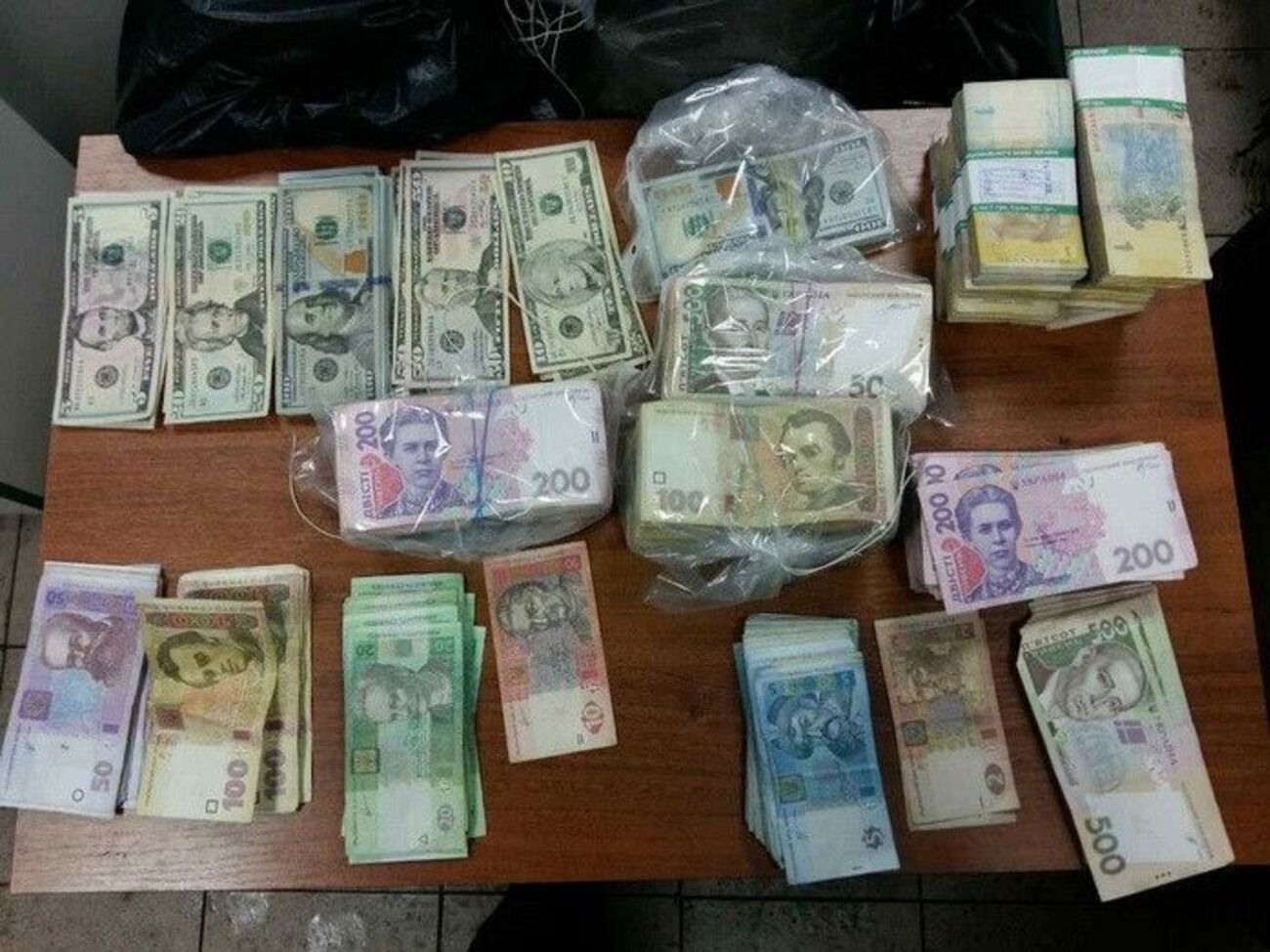 Сотрудники СБУ изъяли более 1 млн грн наличными в разной валюте