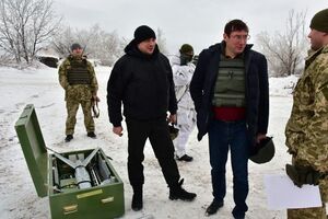 Генпрокурор Юрий Луценко посетил опорный пункт ВСУ